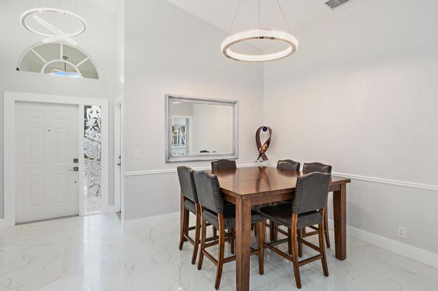 1077 Siena Oaks Circle E, Palm Beach Gardens, FL 33410