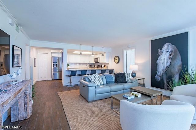 5633 Turtle Bay DR 35, Naples, FL 34108