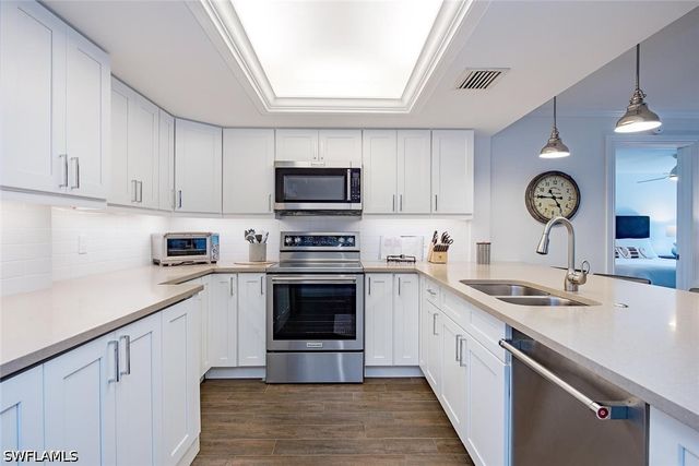 5633 Turtle Bay DR 35, Naples, FL 34108