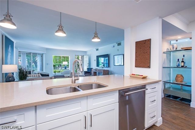 5633 Turtle Bay DR 35, Naples, FL 34108