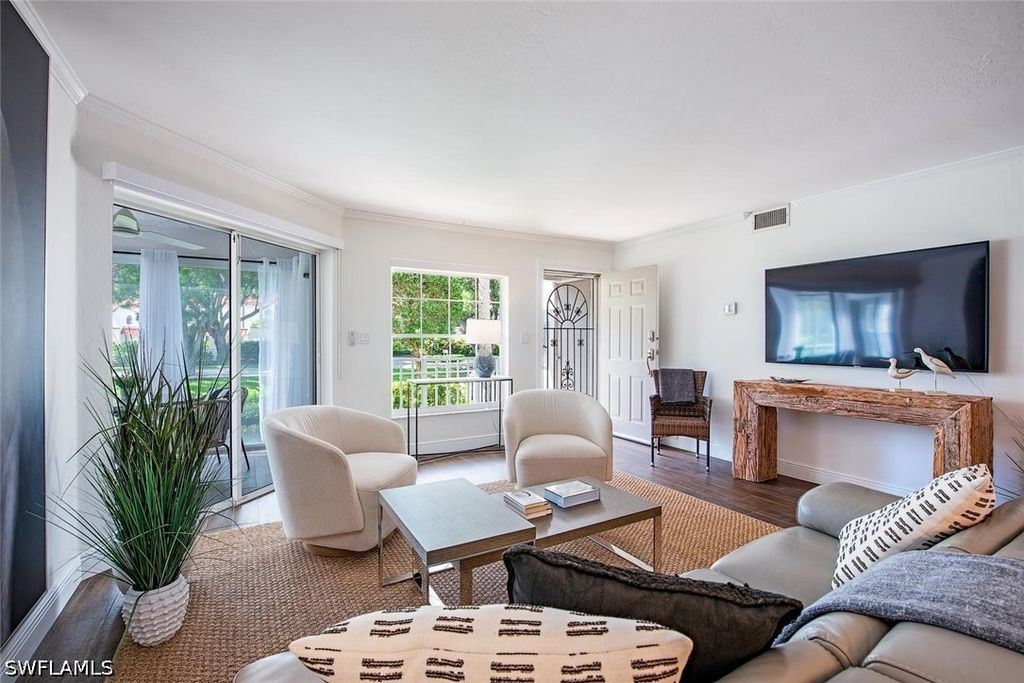 5633 Turtle Bay DR 35, Naples, FL 34108