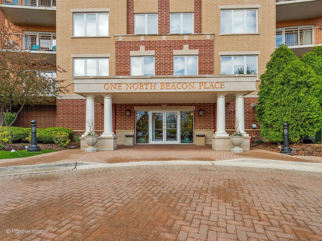 1 N Beacon Place 404, La Grange, IL 60525 — photo 2