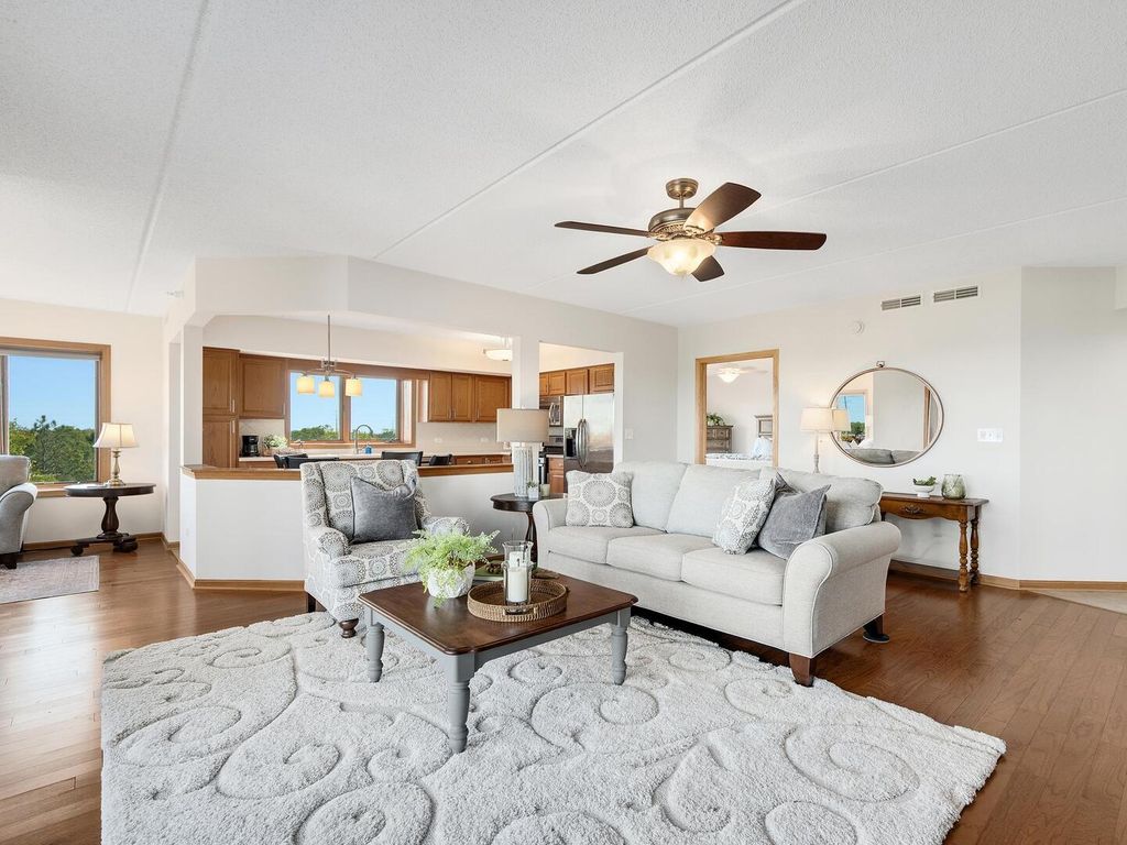 1 N Beacon Place 404, La Grange, IL 60525 — photo 4