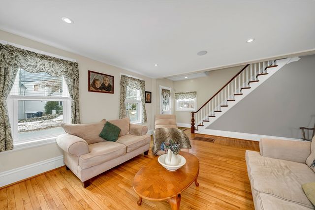 8 School St, Groveland, MA 01834