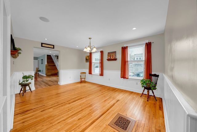 8 School St, Groveland, MA 01834