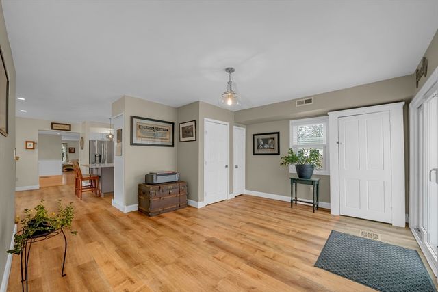 8 School St, Groveland, MA 01834