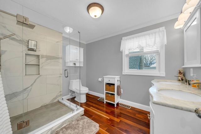 8 School St, Groveland, MA 01834