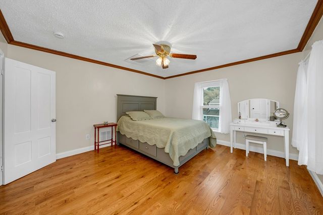 8 School St, Groveland, MA 01834