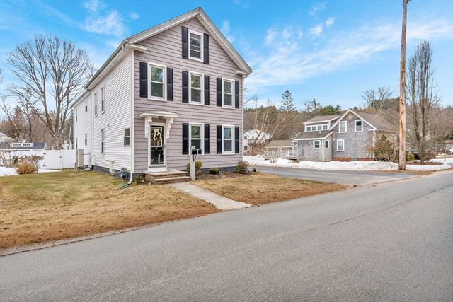 8 School St, Groveland, MA 01834