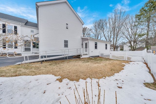 8 School St, Groveland, MA 01834