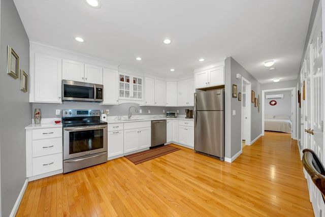 8 School St, Groveland, MA 01834