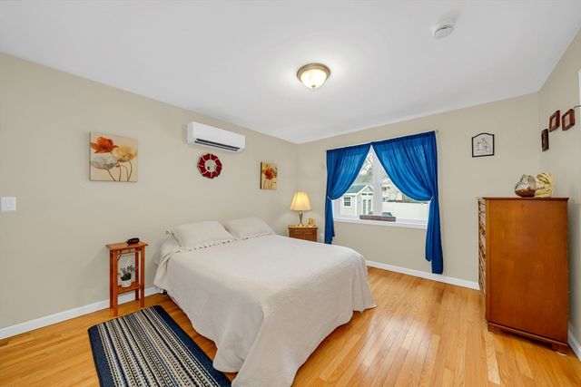 8 School St, Groveland, MA 01834