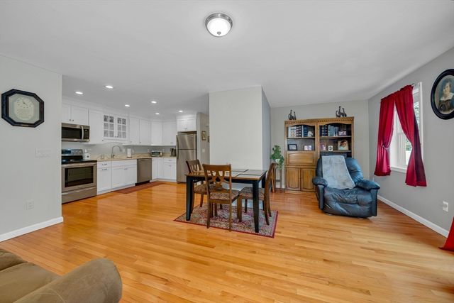 8 School St, Groveland, MA 01834