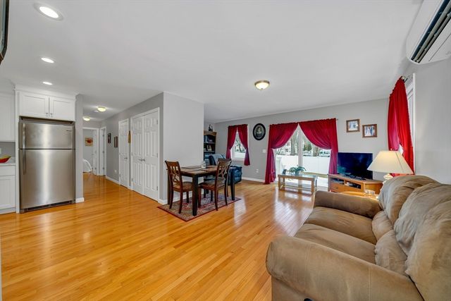 8 School St, Groveland, MA 01834