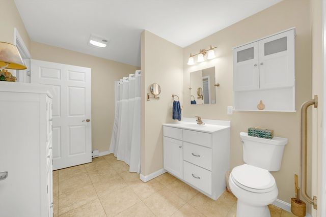 8 School St, Groveland, MA 01834