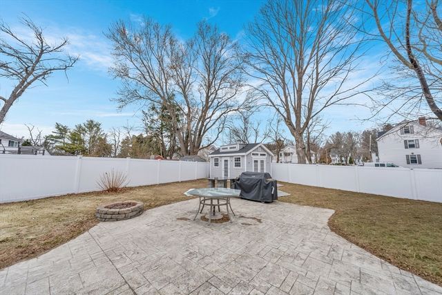 8 School St, Groveland, MA 01834