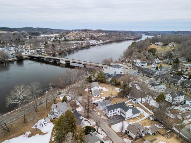 8 School St, Groveland, MA 01834