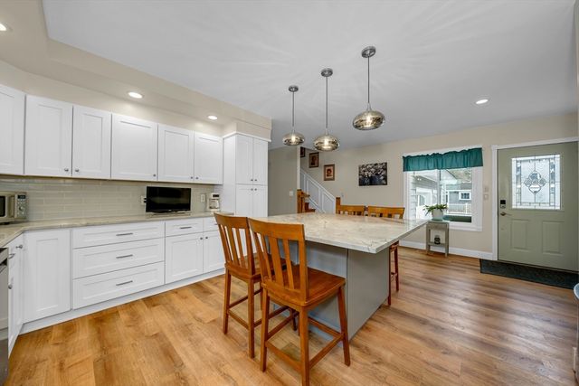 8 School St, Groveland, MA 01834