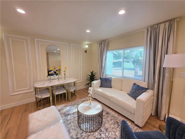 18719 Bassett, Reseda (los Angeles), CA 91335