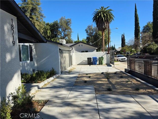 18719 Bassett, Reseda (los Angeles), CA 91335
