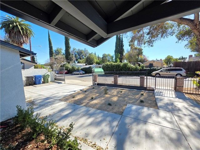 18719 Bassett, Reseda (los Angeles), CA 91335