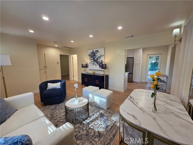 18719 Bassett, Reseda (los Angeles), CA 91335