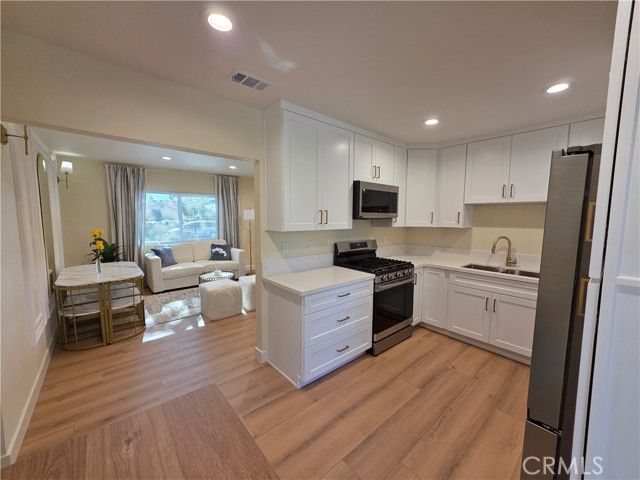 18719 Bassett, Reseda (los Angeles), CA 91335