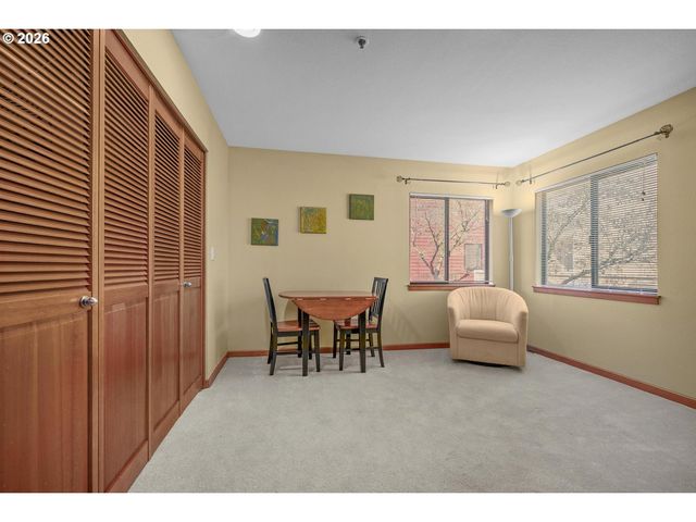 920 Nw NAITO Pkwy J25, Portland, OR 97209