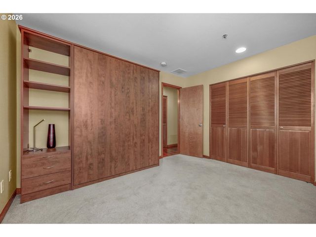 920 Nw NAITO Pkwy J25, Portland, OR 97209