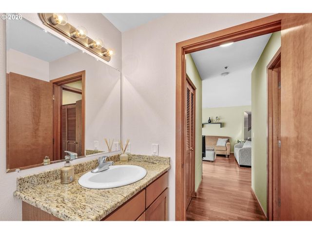 920 Nw NAITO Pkwy J25, Portland, OR 97209