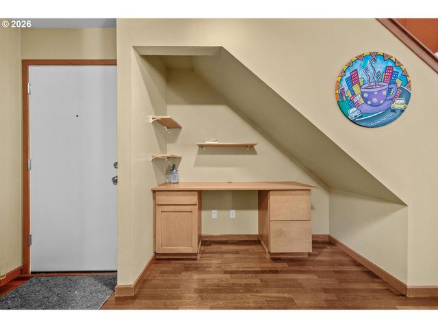 920 Nw NAITO Pkwy J25, Portland, OR 97209