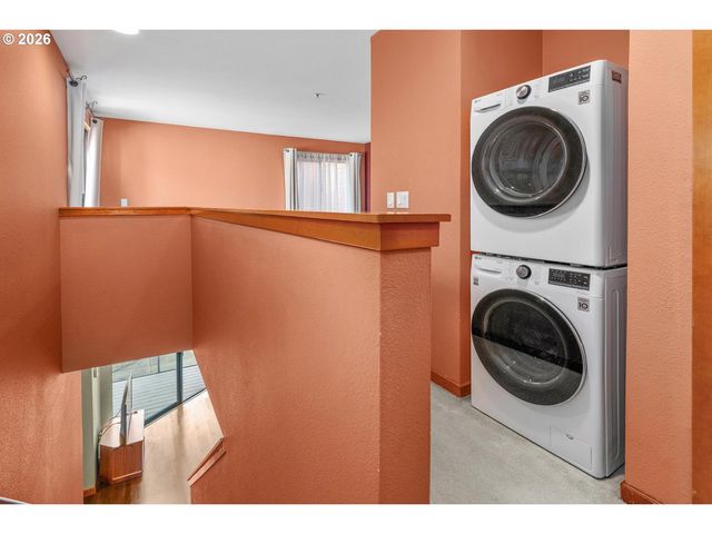 920 Nw NAITO Pkwy J25, Portland, OR 97209