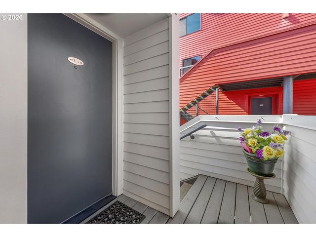 920 Nw NAITO Pkwy J25, Portland, OR 97209