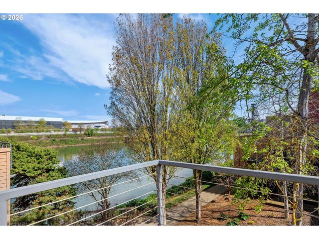 920 Nw NAITO Pkwy J25, Portland, OR 97209