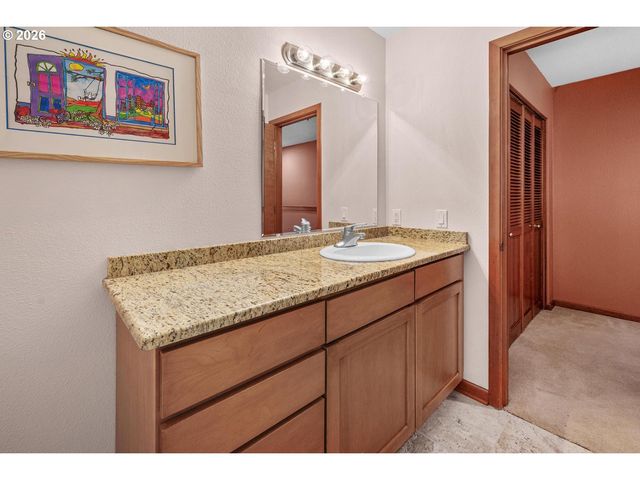 920 Nw NAITO Pkwy J25, Portland, OR 97209