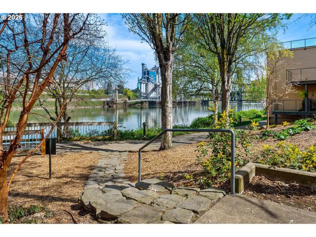 920 Nw NAITO Pkwy J25, Portland, OR 97209