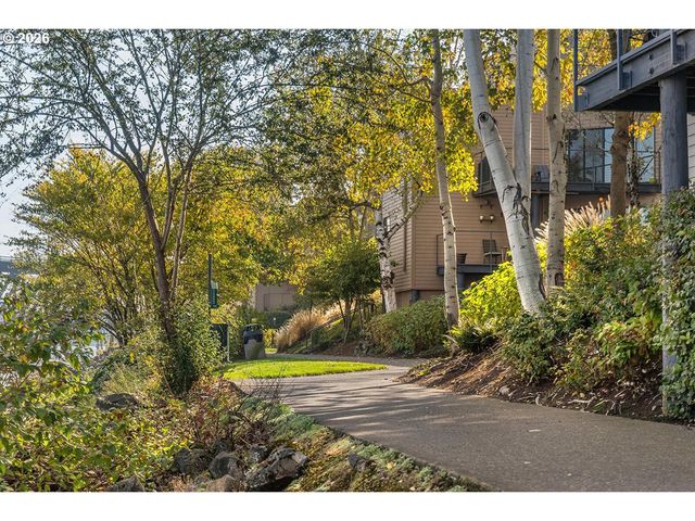 920 Nw NAITO Pkwy J25, Portland, OR 97209