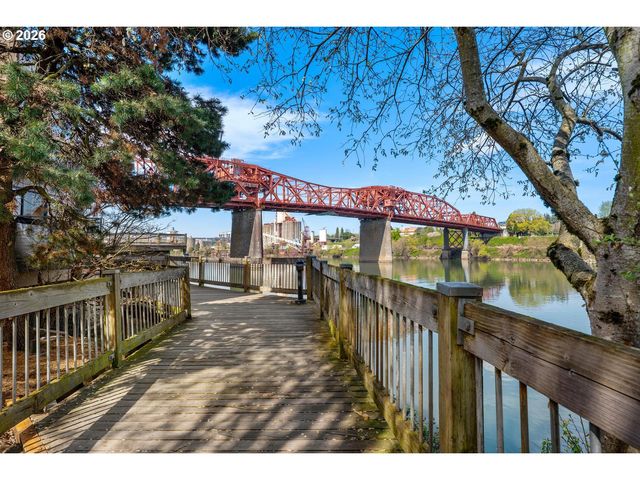 920 Nw NAITO Pkwy J25, Portland, OR 97209