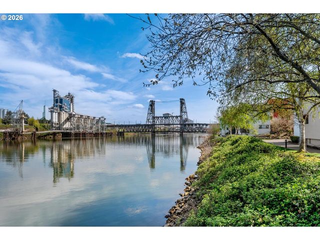 920 Nw NAITO Pkwy J25, Portland, OR 97209