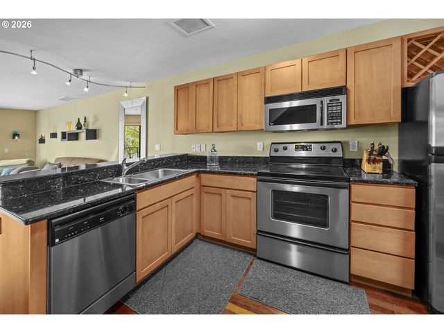 920 Nw NAITO Pkwy J25, Portland, OR 97209