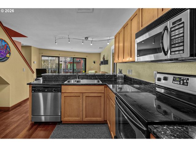 920 Nw NAITO Pkwy J25, Portland, OR 97209