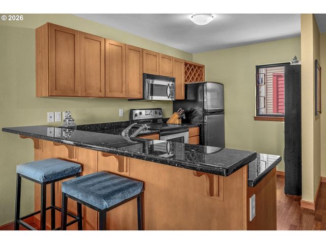 920 Nw NAITO Pkwy J25, Portland, OR 97209