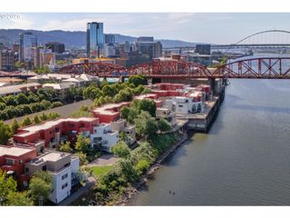 920 Nw NAITO Pkwy J25, Portland, OR 97209