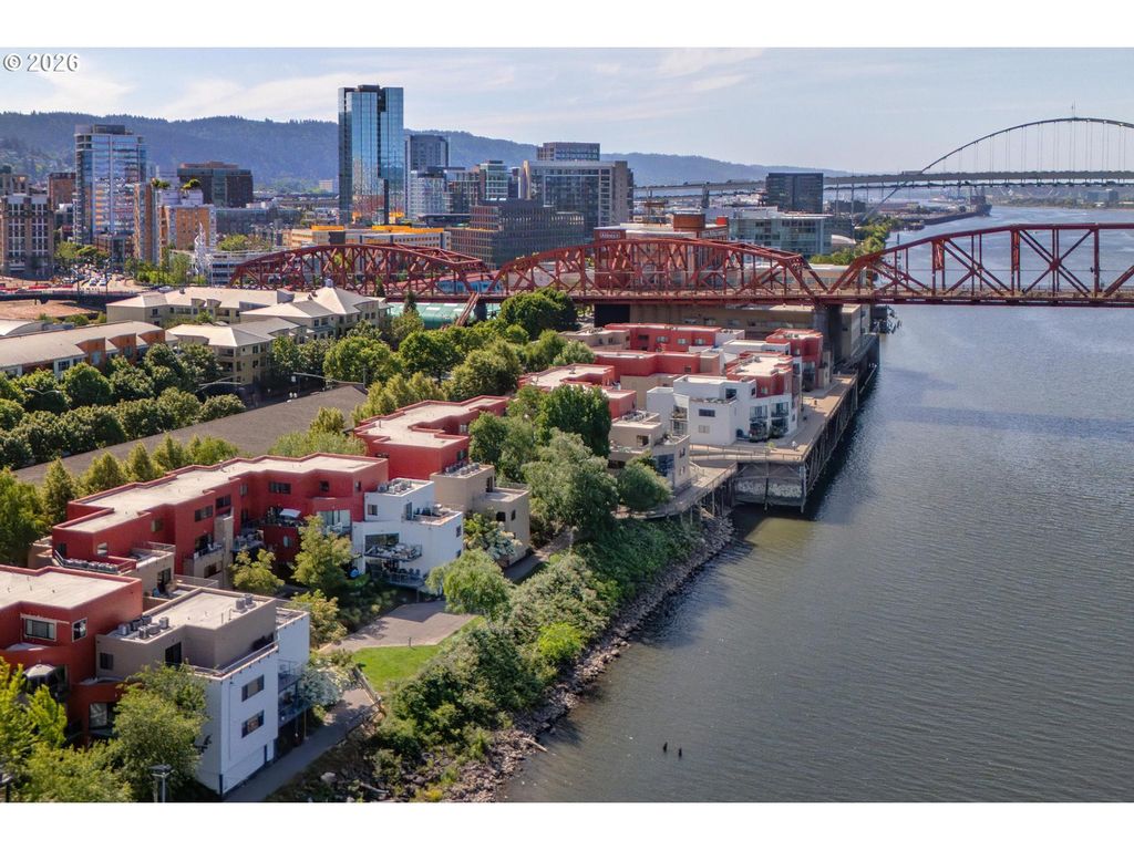 920 Nw NAITO Pkwy J25, Portland, OR 97209