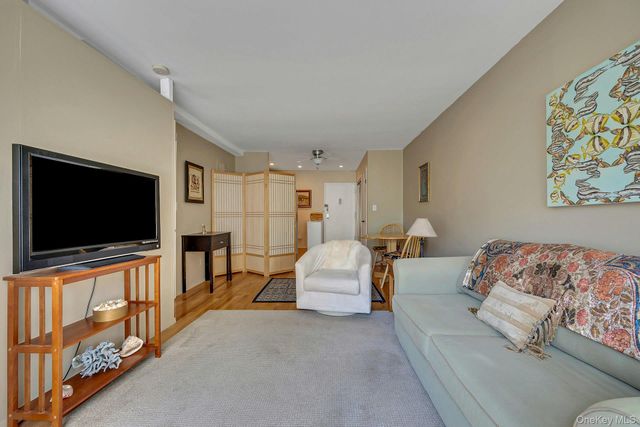 2221 Palmer Avenue 3G, New Rochelle, NY 10801