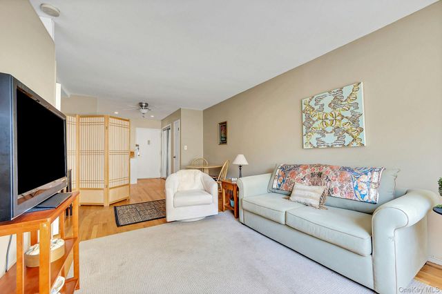 2221 Palmer Avenue 3G, New Rochelle, NY 10801