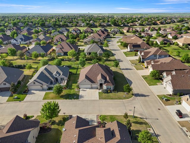 9700 Blackwood Drive, Denton, TX 76207