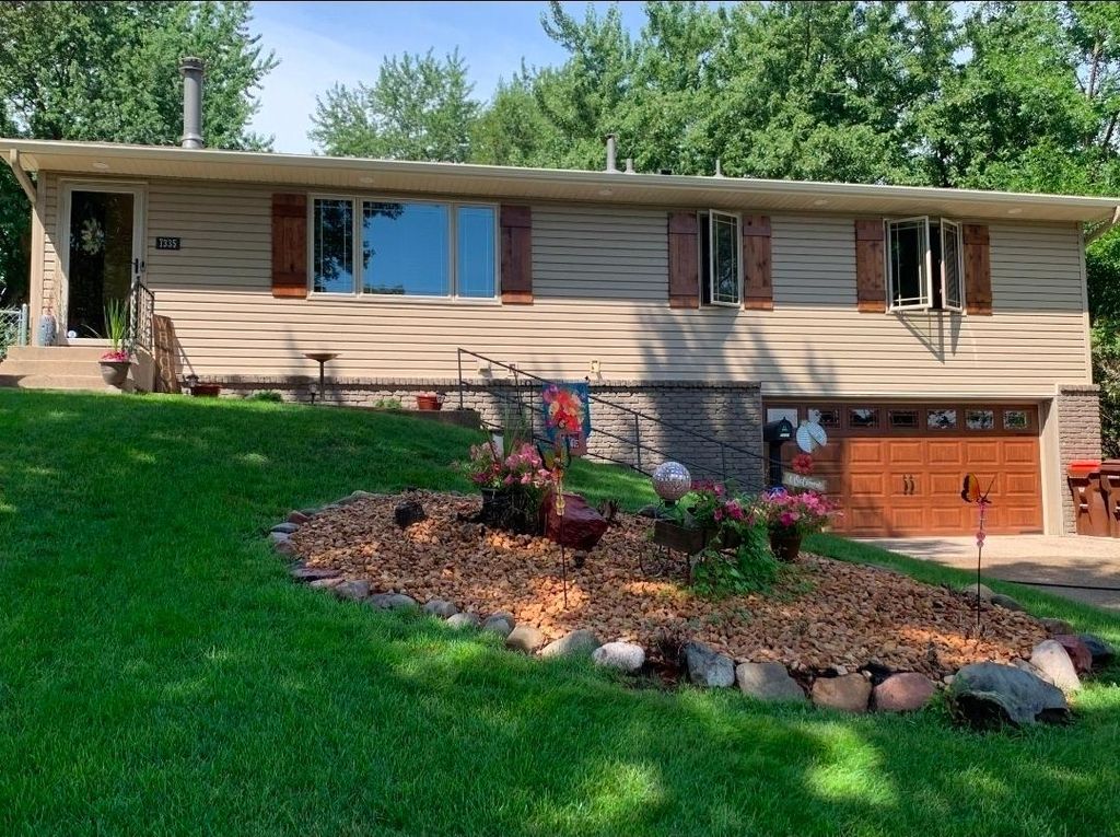 7335 Clayton Avenue, Inver Grove Heights, MN 55076