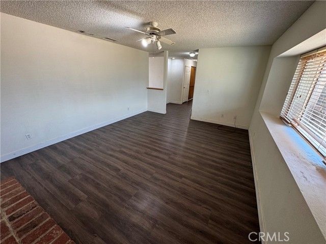 21815 Klickitat Avenue, Apple Valley, CA 92307