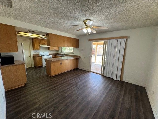 21815 Klickitat Avenue, Apple Valley, CA 92307